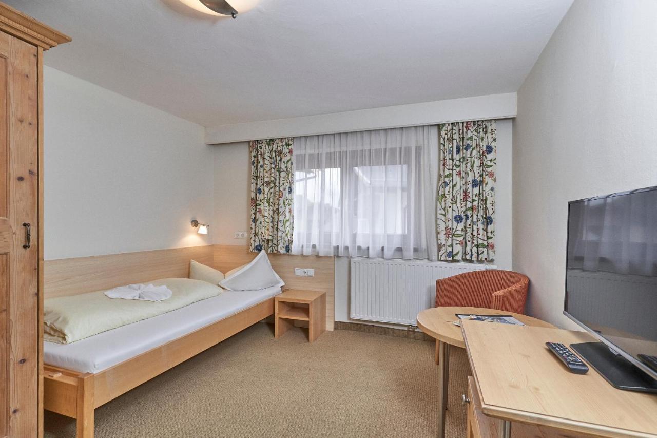 Pension Gruenerhof Solden Exterior photo